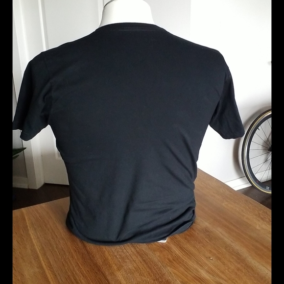 T shirt - Picture 2 of 3